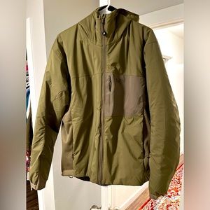 Arcteryx Atom LT. never worn outside.